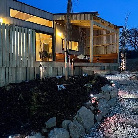 Alpine Chalet - Views, Fire-Pit, Central, Cosy Ванака Экстерьер фото