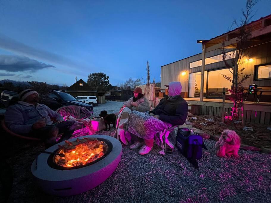 Alpine Chalet - Views, Fire-Pit, Central, Cosy Ванака Экстерьер фото
