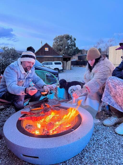 Alpine Chalet - Views, Fire-Pit, Central, Cosy Ванака Экстерьер фото