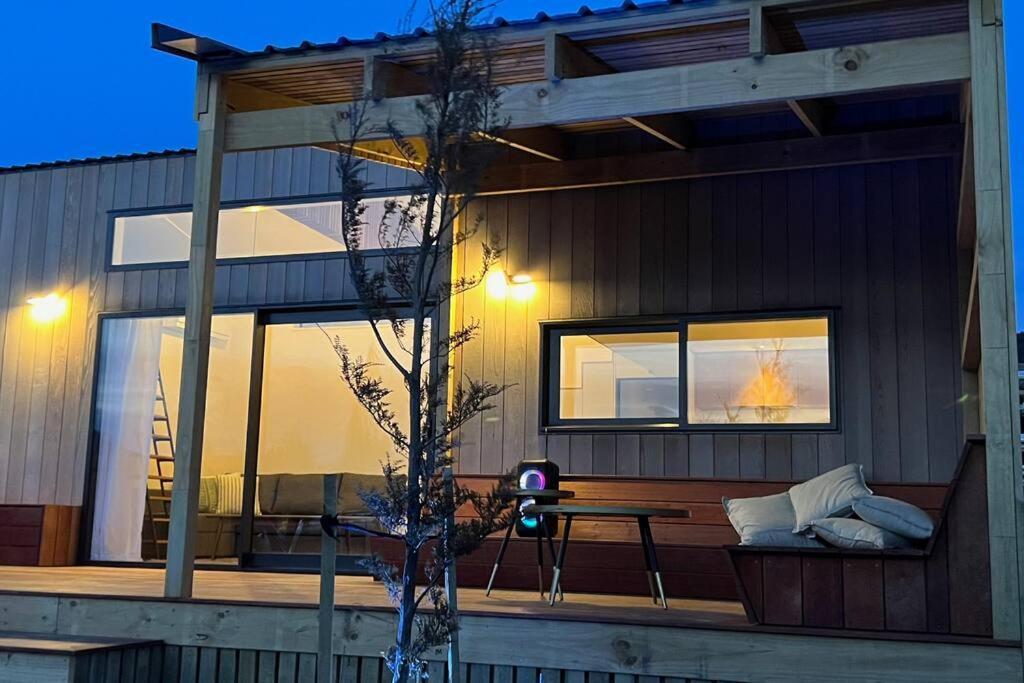 Alpine Chalet - Views, Fire-Pit, Central, Cosy Ванака Экстерьер фото