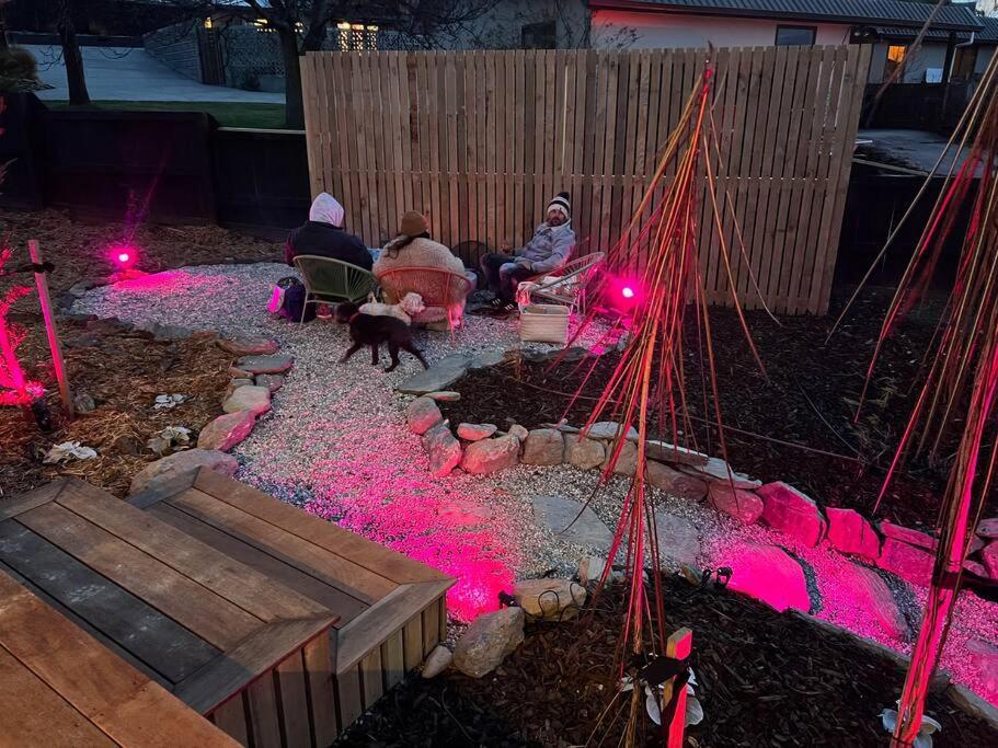 Alpine Chalet - Views, Fire-Pit, Central, Cosy Ванака Экстерьер фото