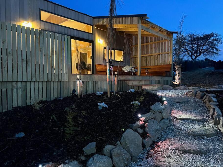 Alpine Chalet - Views, Fire-Pit, Central, Cosy Ванака Экстерьер фото
